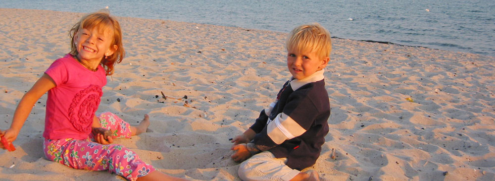 Kinder am Ostsee-Strand